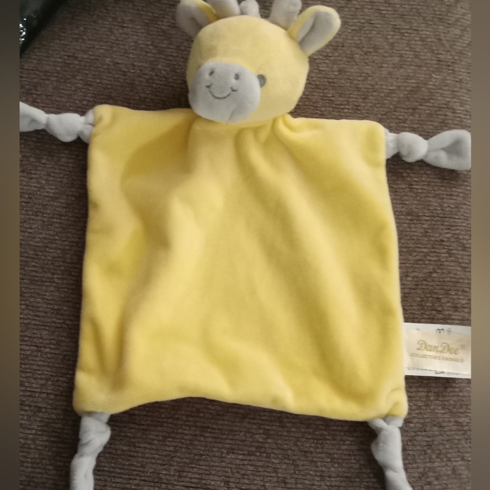 Lovely Giraffe security blanket, Dan Dee stuffed animal/rattle infant blanket